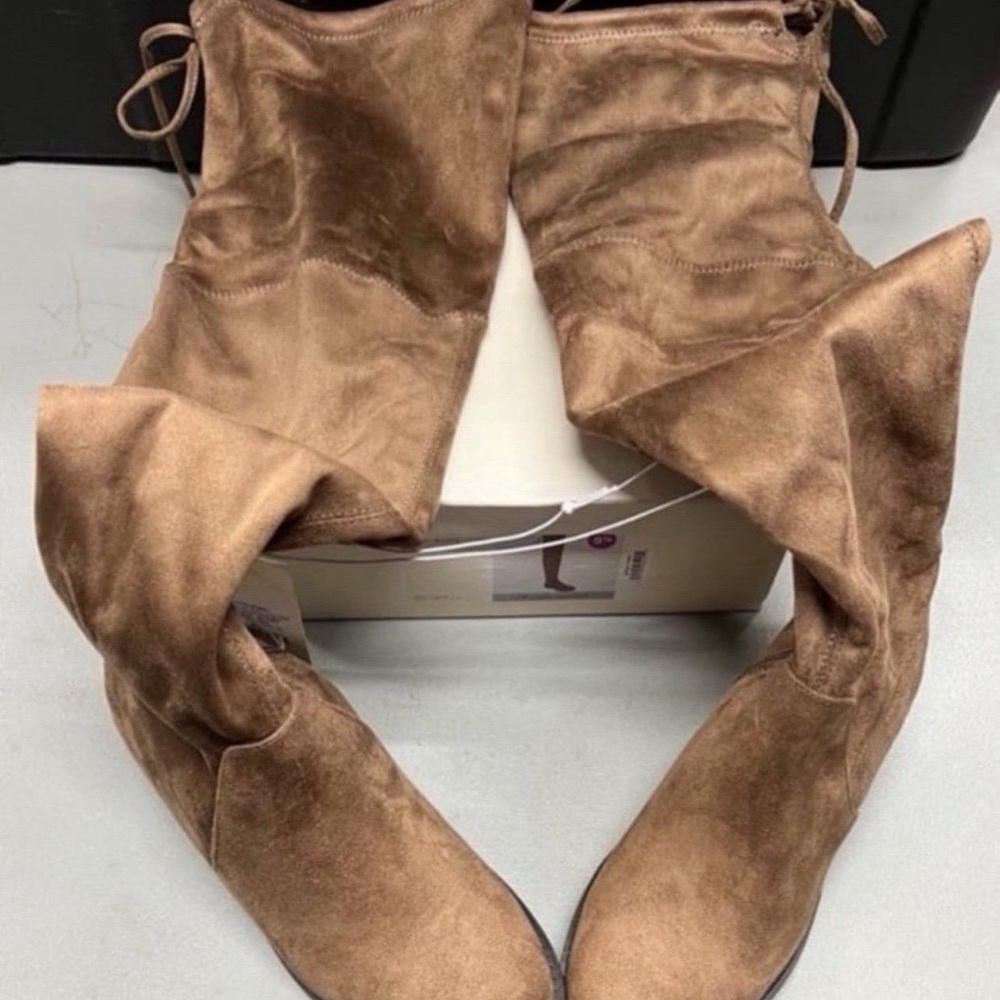 Women’s Boots Shoes Size 5.5 Color Taupe